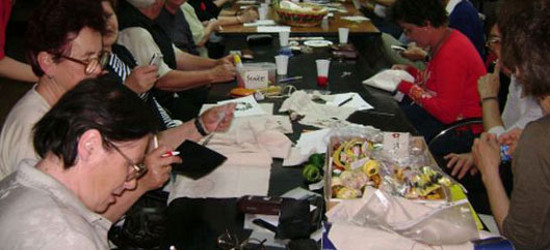 Udrugu podupiru brojni donatori: Poglavarstvo grada Splita, Vladin ured za udruge, Nacionalna zaklada za razvoj civilnog društva, Ministarstvo rada i socijalne skrbi, Državni zavod za zaštitu obitelji, materinstva i mladeži, UNHCR, USAID putem organizacije AED i putem programa OTI, Europska komisija, UNDP, OSCE,  Institut Otvoreno društvo Hrvatska, ambasade SAD-a, Velike Britanije, Norveške, J.S. Mott Fondacija, Threshold fondacija, privatni domaći i inozemni donatori.